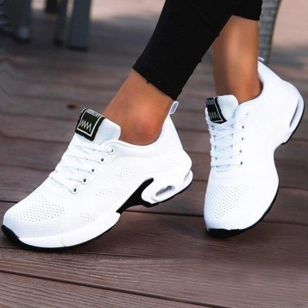 Women’s Trendy Athletic Style Running Shoes