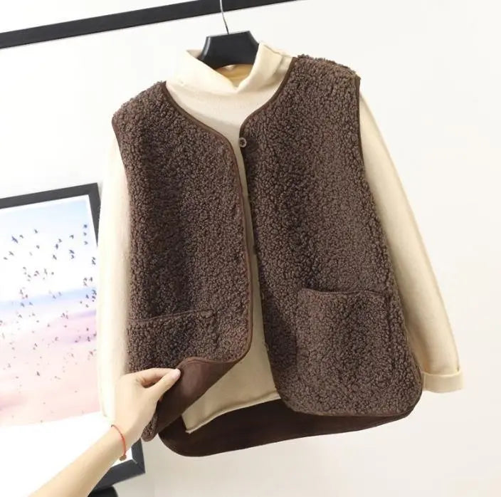 Women’s Relaxed Fit Sleeveless Outerwear Vest