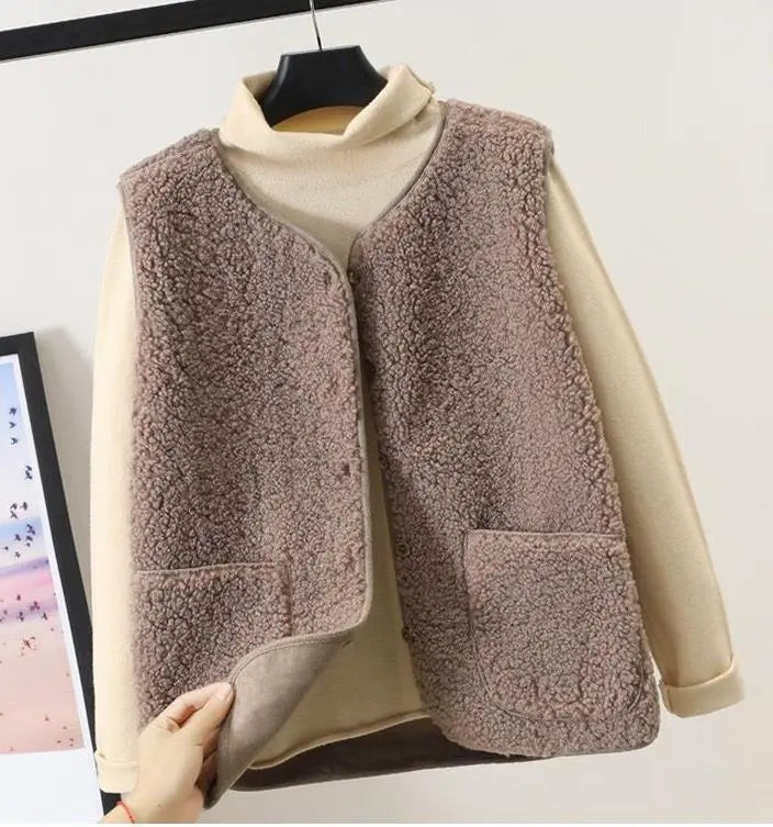Women’s Relaxed Fit Sleeveless Outerwear Vest