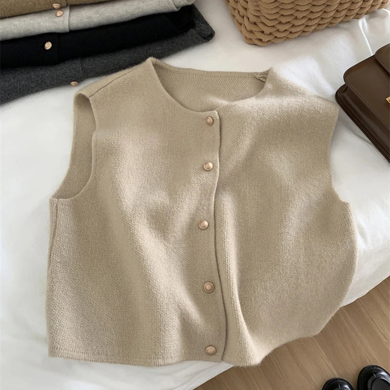 Mune | Women's Knit Cardigan Without Sleeves with Button Closure