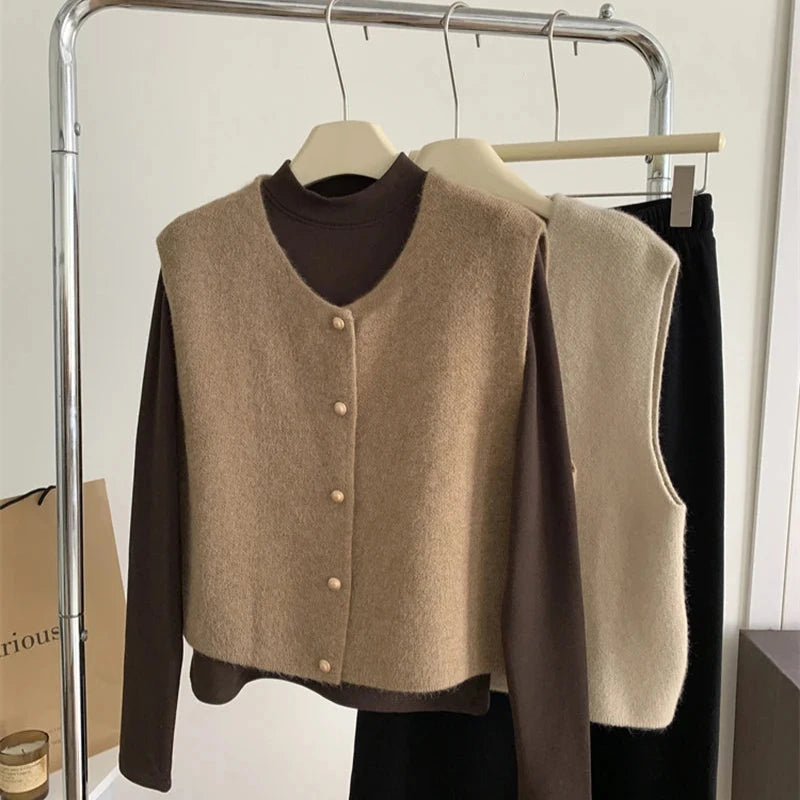 Mune | Women's Knit Cardigan Without Sleeves with Button Closure