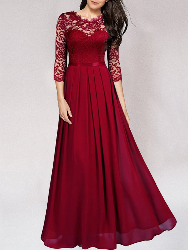 long, elegant bridesmaid dress made of flowing lace