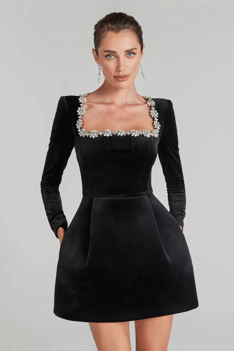 Mune | Elegant velvet dress with square neckline