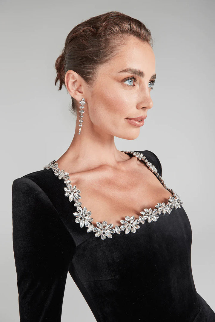 Mune | Elegant velvet dress with square neckline