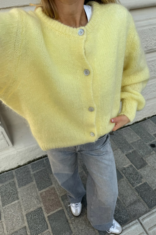 Mune | Women's Classic Knit Cardigan with Buttons and Long Sleeves