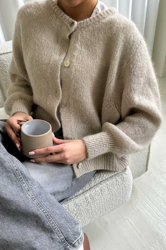 Mune | Women's Classic Knit Cardigan with Buttons and Long Sleeves