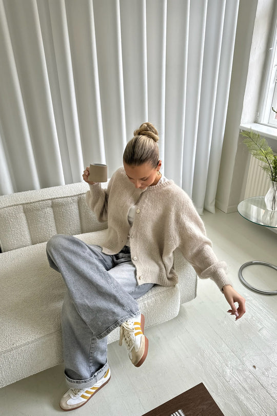 Mune | Women's Classic Knit Cardigan with Buttons and Long Sleeves