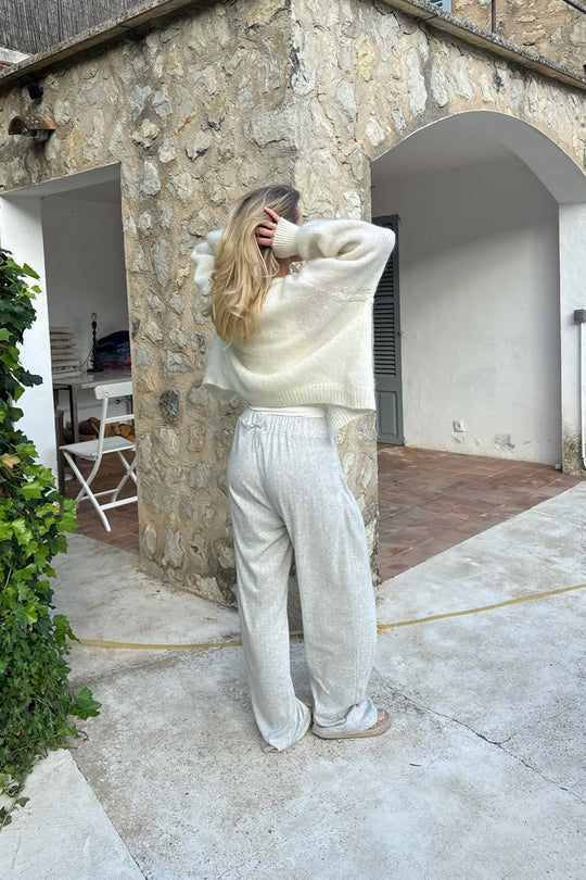 Mune | Women's Classic Knit Cardigan with Buttons and Long Sleeves