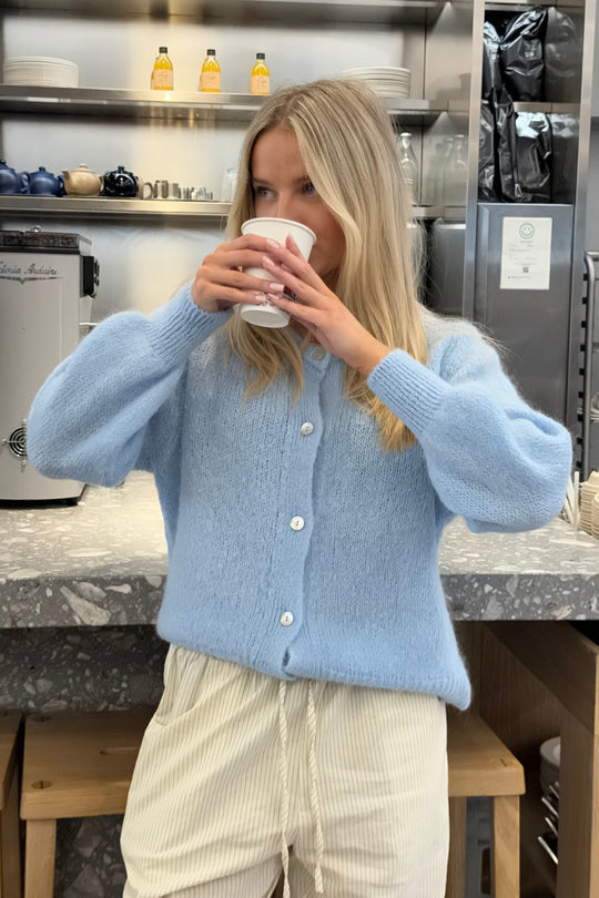Mune | Women's Classic Knit Cardigan with Buttons and Long Sleeves