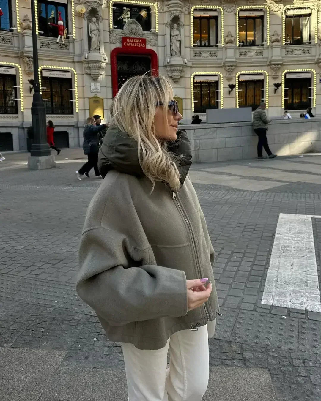 Mune | Women's Short Winter Jacket with High Collar and Long Sleeves