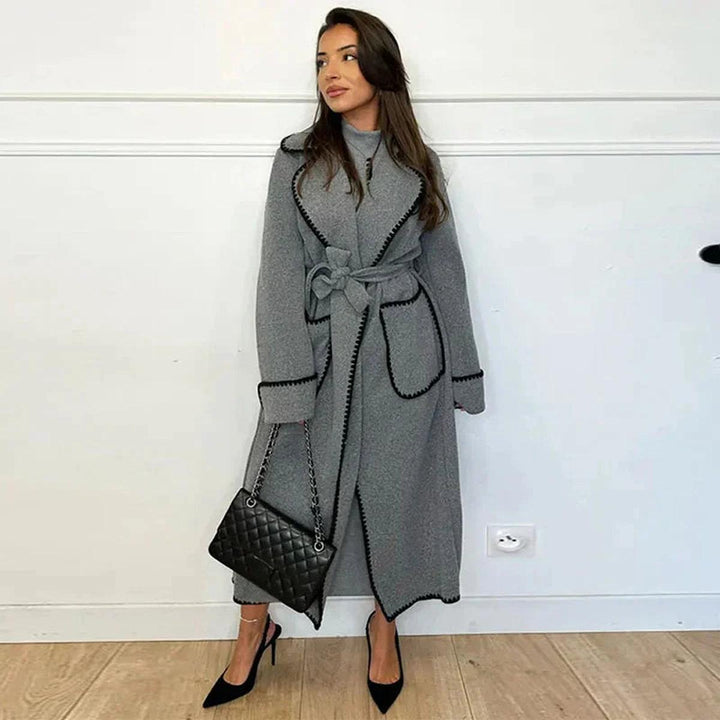 Mune | Longer women's coat with contrast seams and lapel collar