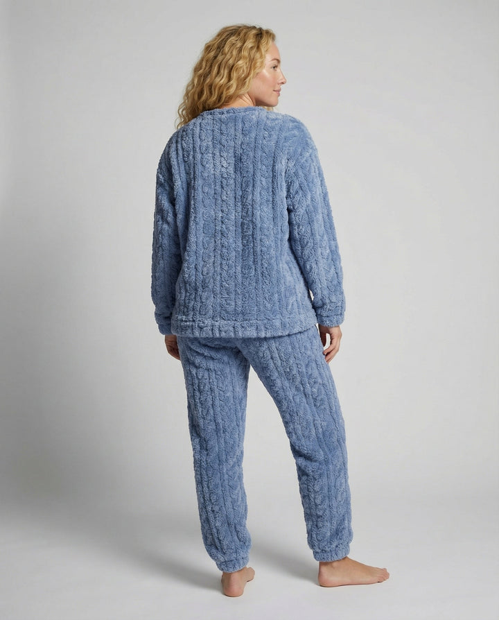 Cozy women's fleece pajama set