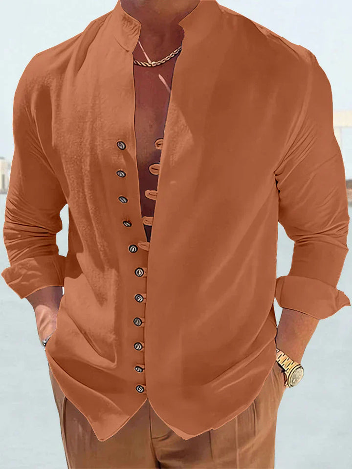 Elegant shirt made of natural material