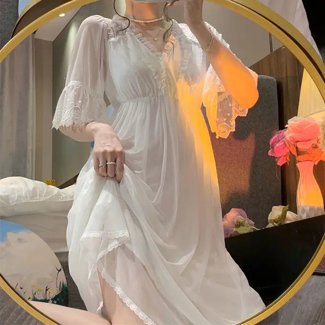Mune | Nightgown in flower-lace summer