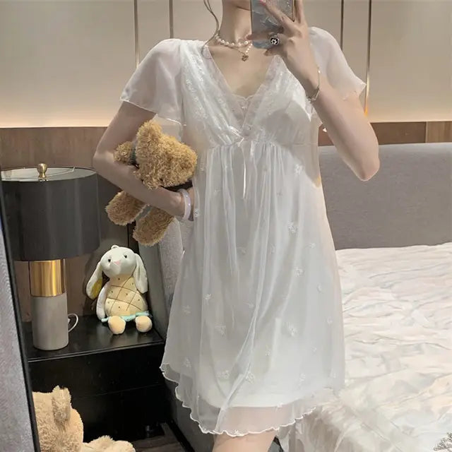 Mune | Nightgown in flower-lace summer
