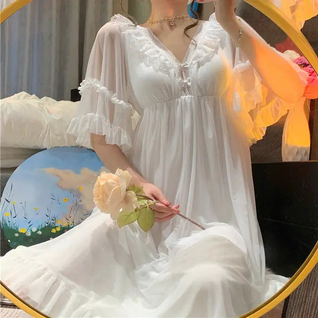 Mune | Nightgown in flower-lace summer