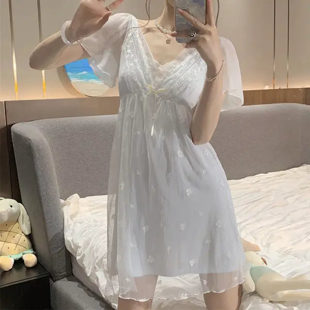 Mune | Nightgown in flower-lace summer