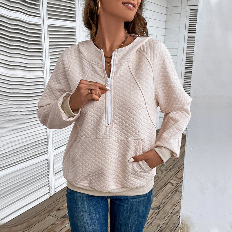 Women's quilted hoodie with half zipper, kangaroo pocket and quilted texture Mune Fashion