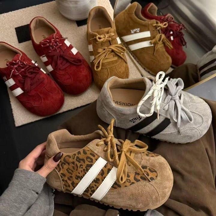 Women's fashionable strap sneakers made of suede Mune Fashion