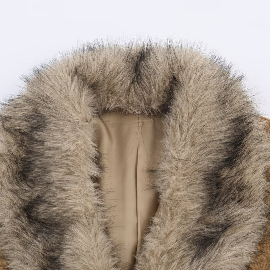 Women's short jacket made of faux suede with voluminous faux fur collar and fur cuffs Mune Fashion