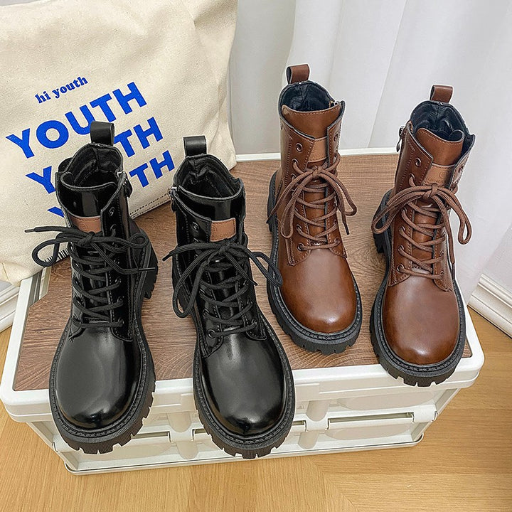 Women's ankle high combat boots in patent leather look with sturdy tread sole and side zipper Mune Fashion