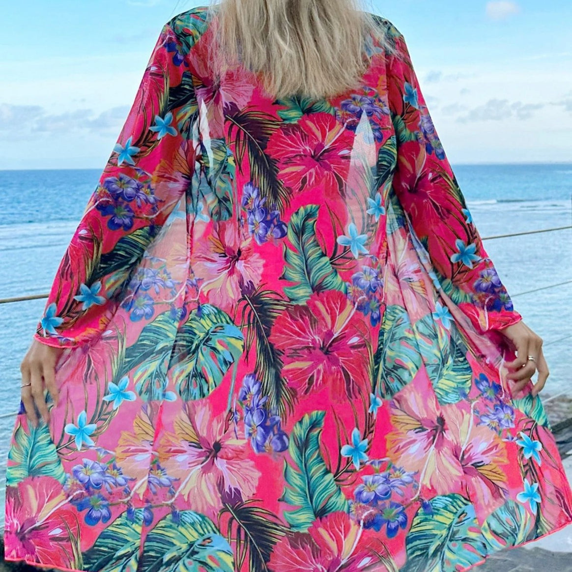 Women's sleeveless bikini set with floral kimono and fashionable shorts Mune Fashion
