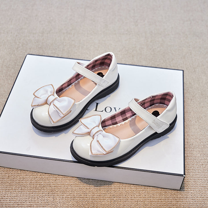 Girls' ballerina shoes with adjustable strap and decorative bow accent Mune Fashion