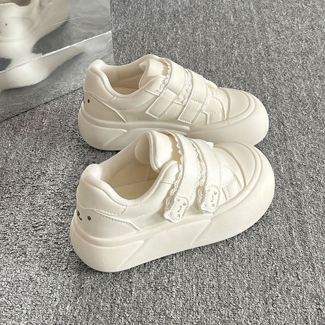 Women's sneaker with adjustable Velcro straps and comfortable sole Mune Fashion