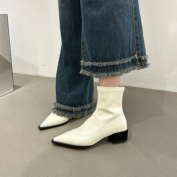 Ladies Elegant Ankle Boots with Pointed Toe and Block Heel Mune