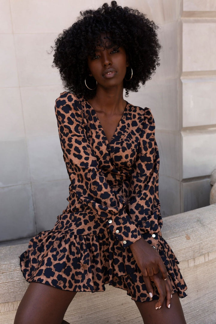 Ladies' wrap dress with leopard pattern, V-neck, gathered waistline and multi-layered tiered skirt Mune Fashion