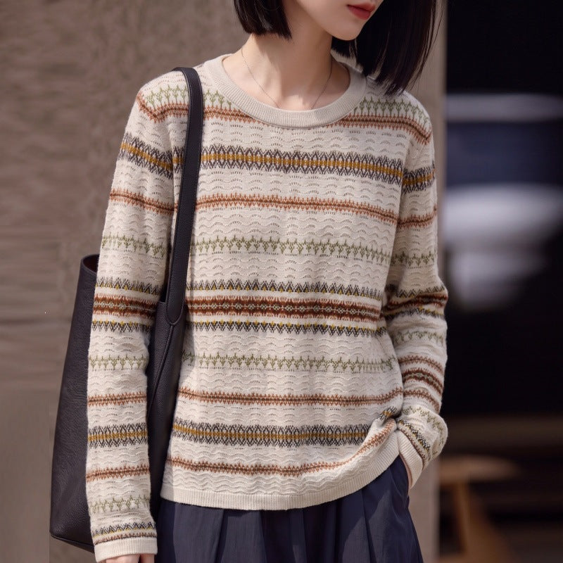 Women Light Fair-Isle Fine Knit Sweater with Round Neck and Fine Stripe Structure Mune Fashion