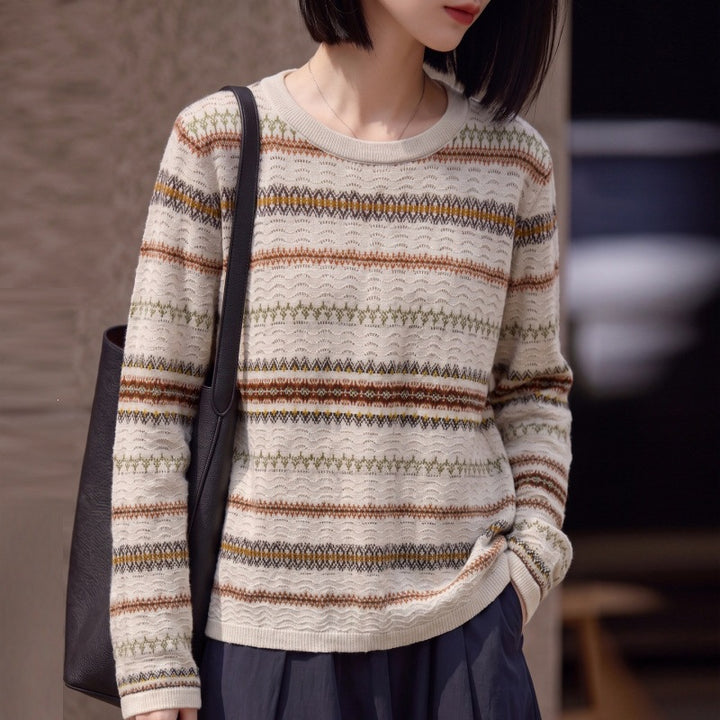 Women Light Fair-Isle Fine Knit Sweater with Round Neck and Fine Stripe Structure Mune Fashion