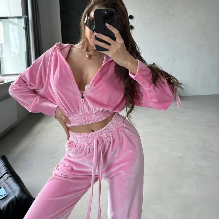 Women's luxurious velvet two-piece jogging suit with cropped zipper and wide pants Mune Fashion