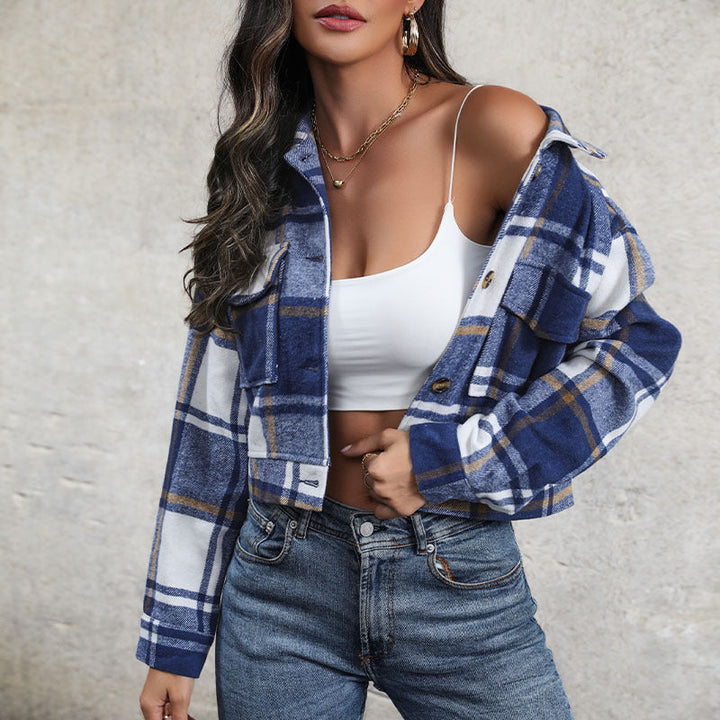 Women's short-cut checkered overshirt jacket with breast flaps and wooden buttons Mune Fashion