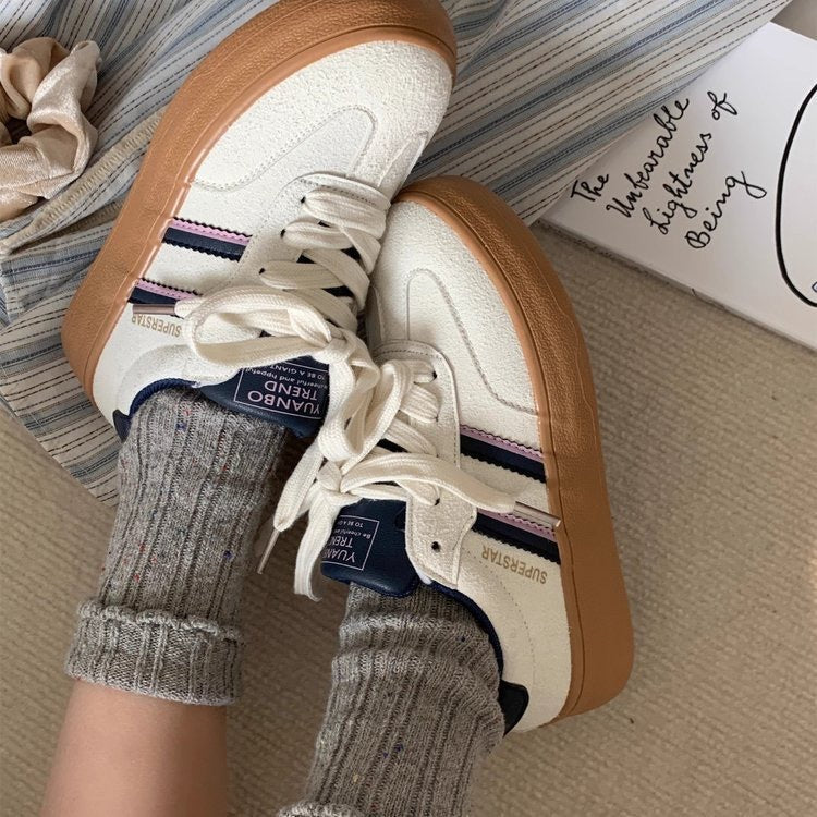 Women's sneakers with comfortable lacing and cushioning sole Mune Fashion