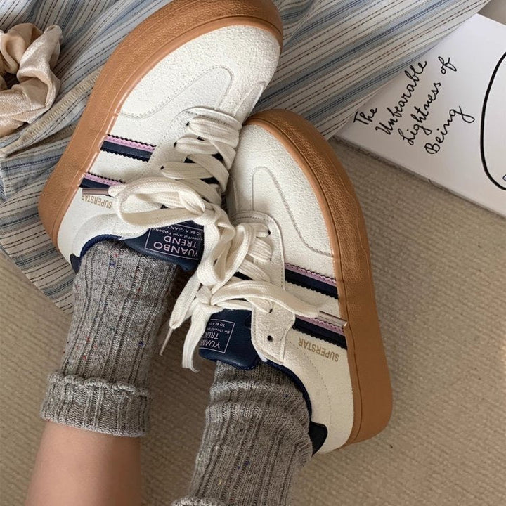 Women's sneakers with comfortable lacing and cushioning sole Mune Fashion