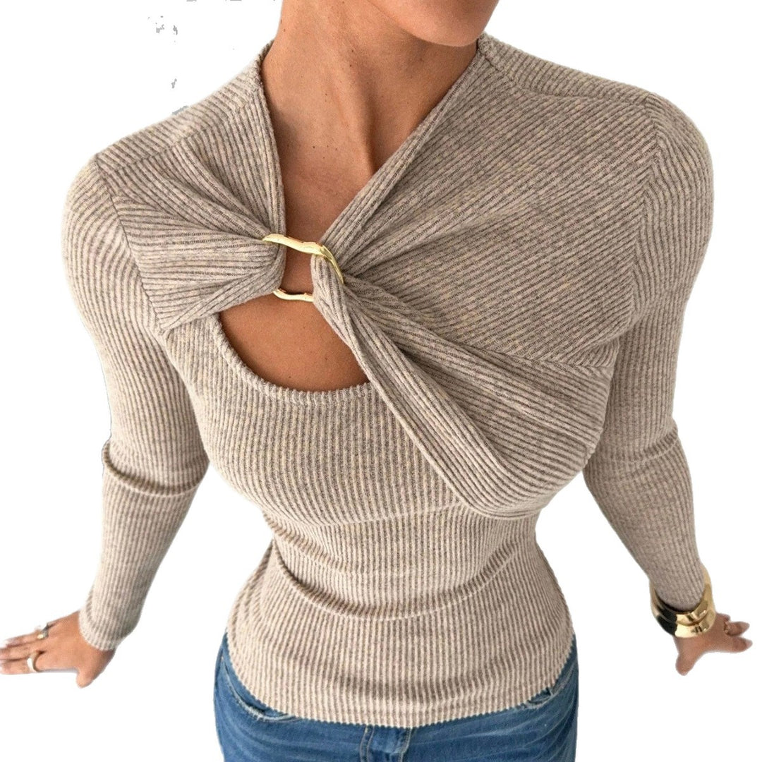Women’s body-hugging ribbed sweater with asymmetrical twist knot and decorative metal ring Mune Fashion