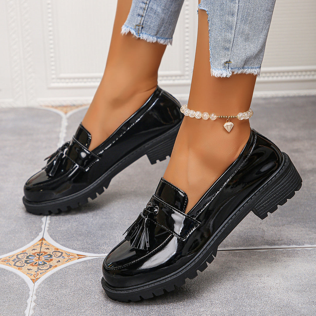 Women's elegant patent tassel loafer with profiled tractor sole and cushioned comfort footbed Mune Fashion