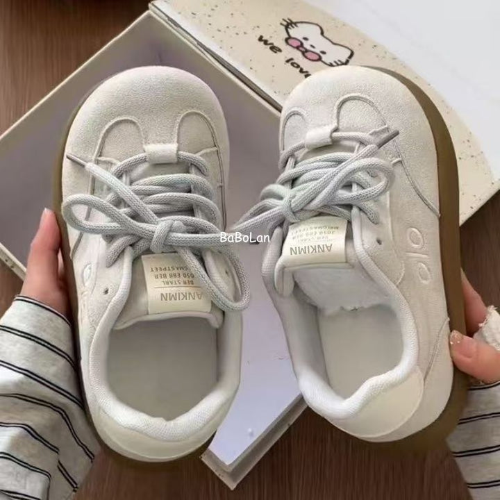 Women's casual sneakers with soft upper material and comfortable cushioning Mune Fashion