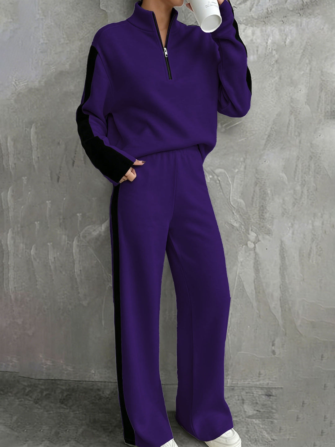 Women's casual tracksuit set with half zip, elastic waistband and side contrast stripes Mune Fashion