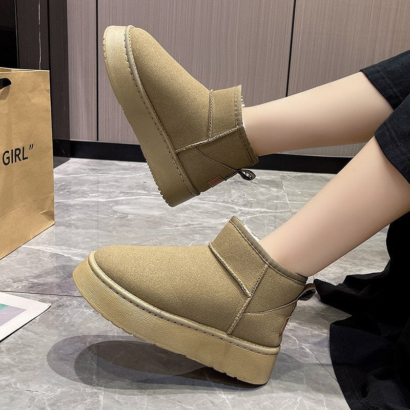 Women Padded Short Shaft Winter Boots with Faux Fur Lining Platform Sole and Pull-On Mune Fashion