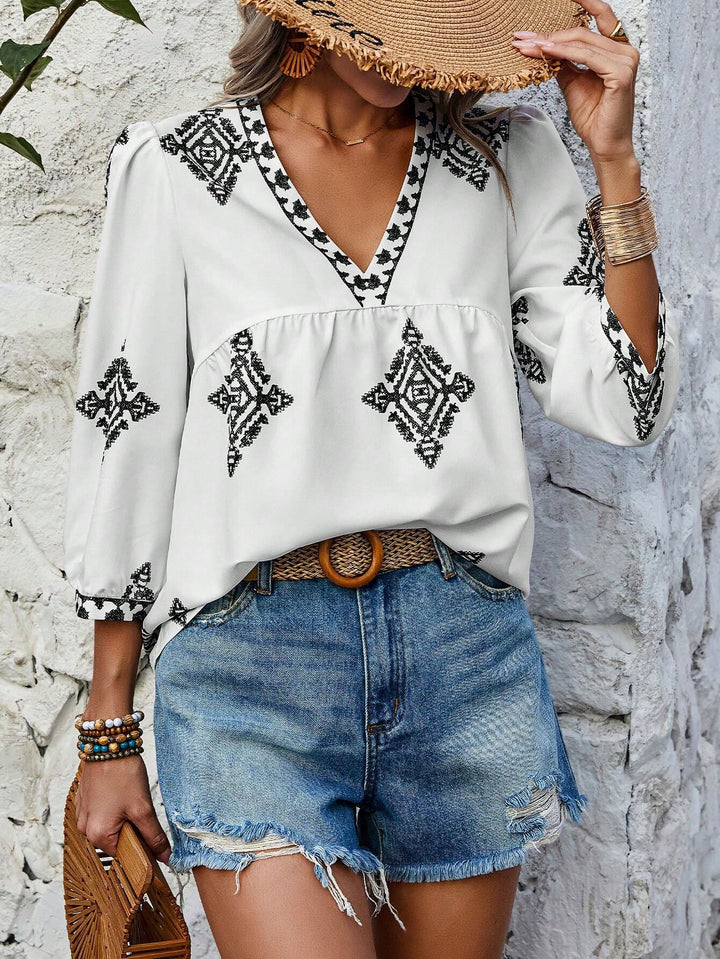 Women Loosely Cut Boho Blouse with V-Neck, Ruched Bust Seam and Three-Quarter Sleeves Mune Fashion