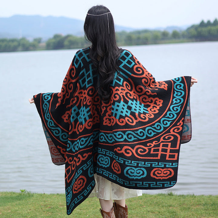 Women's jacquard wrap in ruana style with ornamental weaving structure Mune Fashion
