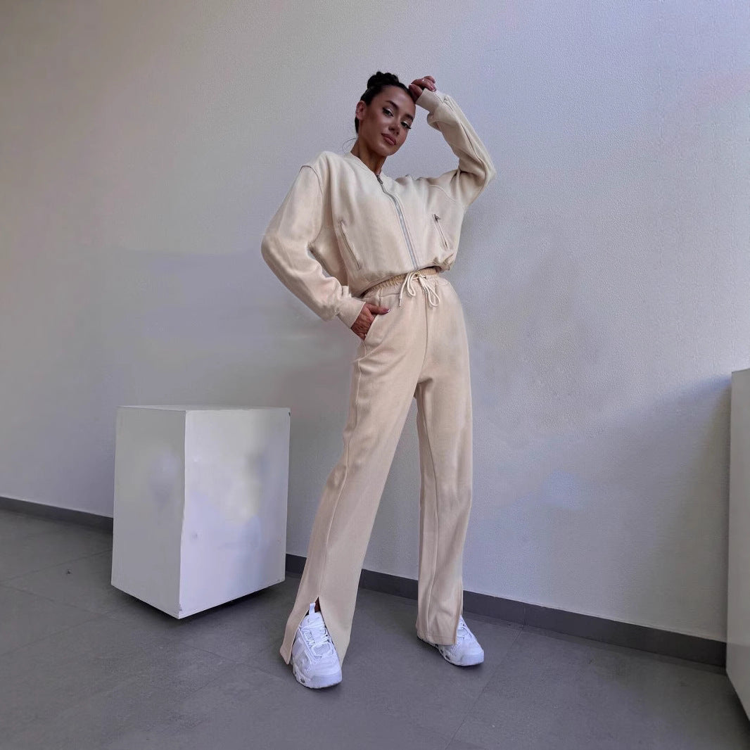 Women’s loungewear set with short zip jacket and high-waisted jogging pants with side split Mune Fashion