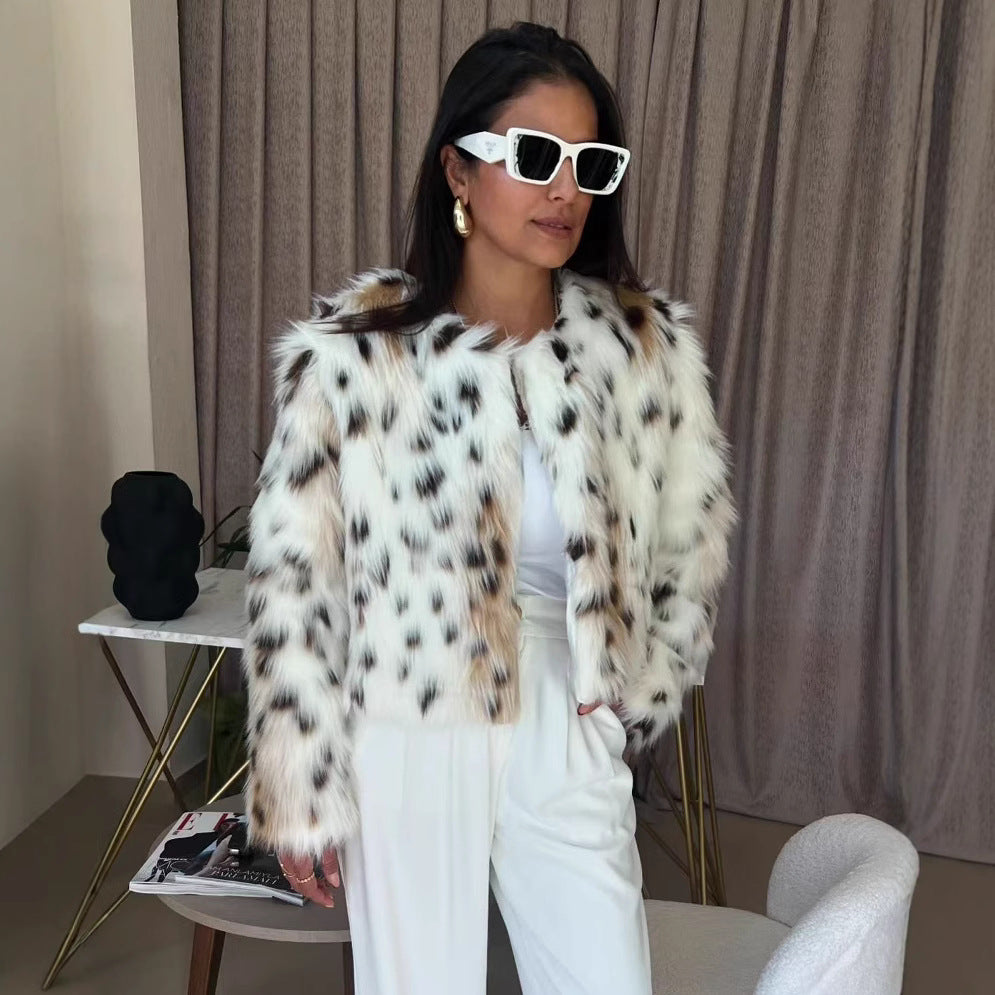 Ladies short fur jacket made of faux fur with leopard print and boxy silhouette Mune Fashion