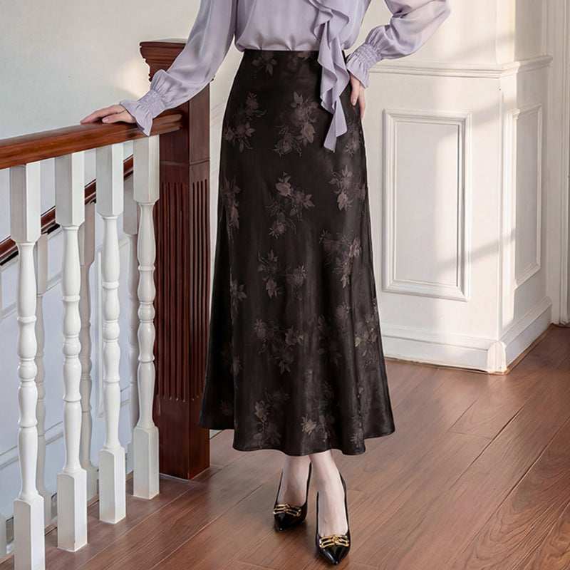 Women's high-waisted A-line midi skirt in jacquard-like satin with floral relief print.