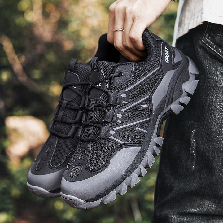 Men's robust trail trekking shoe with water-repellent membrane, reinforced toe cap and grippy terrain running sole Mune Fashion