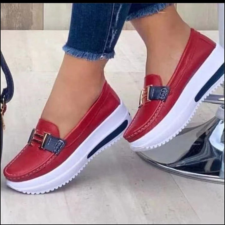 Damen Plateaulloafer mit modischem Schnallen-Detail und gepolstertem Komfortfußbett Mune Fashion