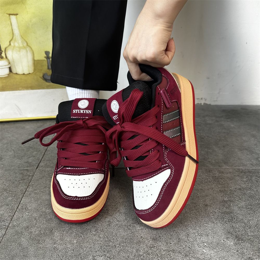 Women's sneakers with stylish accents and non-slip sole Mune Fashion