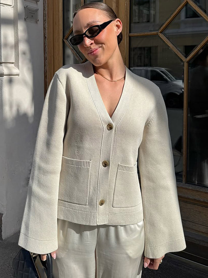 Women's fine knit cardigan with wide sleeves, V-neck and patch pockets Mune Fashion